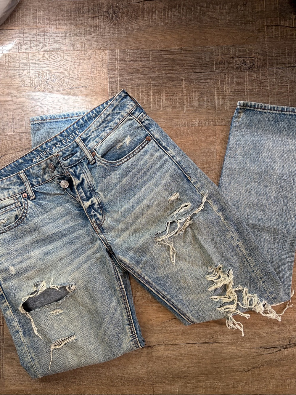 American Eagle Outfitters Light Blue Distressed Women’s Jeans